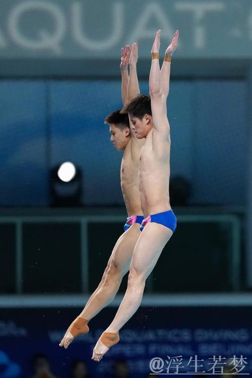 跳水世界杯总决赛:朱子锋男子10米跳台精彩表现 跳水世界杯总决赛:朱子锋男子10米跳台精彩表现