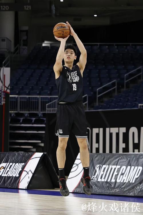 莫兰特祝贺崔永熙：珍惜球队对你的支持